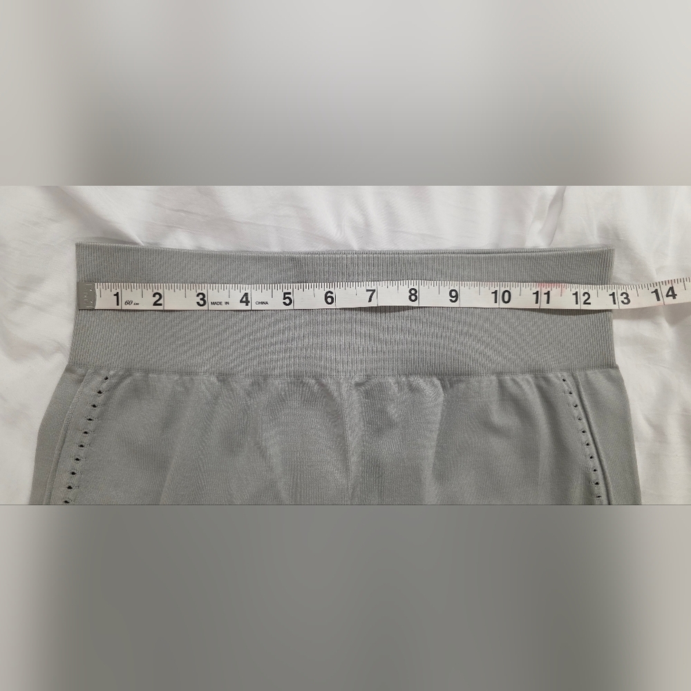 Fabletics Gray High Rise Leggings Perforated Mesh Detail Cropped Size M - Picture 8 of 9